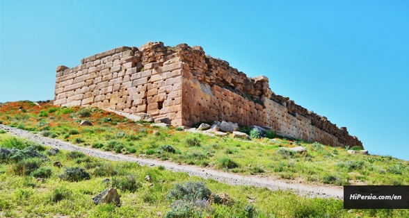 Tall-e Takht Fortification