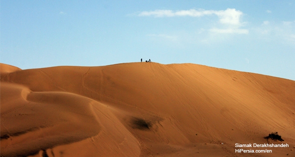 Touch the sky in the Maranjab Desert