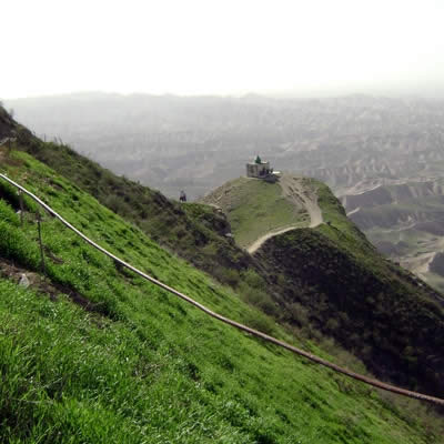 مقبره خالد نبی و گورستان سنگی