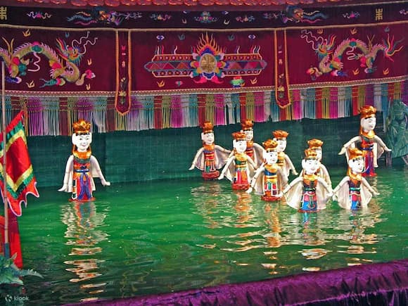 نمایش عروسکهای آبی در تئاتر Thang Long